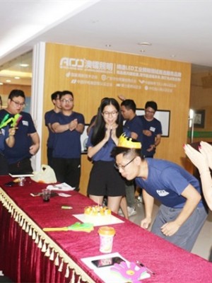 澳鐳員工生日會(huì)?|?夏日炎炎，甜醉滿滿，我們一起過(guò)生日！